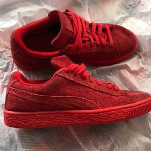 Puma kid’s red mono sneakers